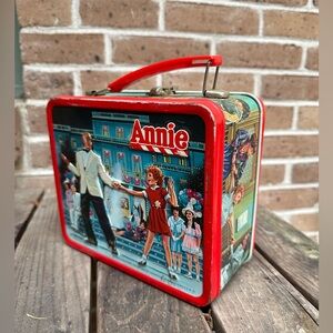 Vintage “Annie” metal lunchbox 1981